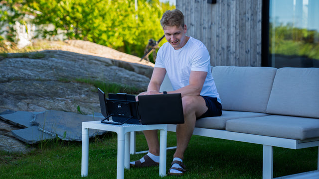 Arbeidsplass med Asuro Double Pro på gressplenen
